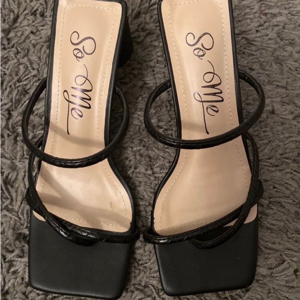 Square toe heels never worn
Miss lola